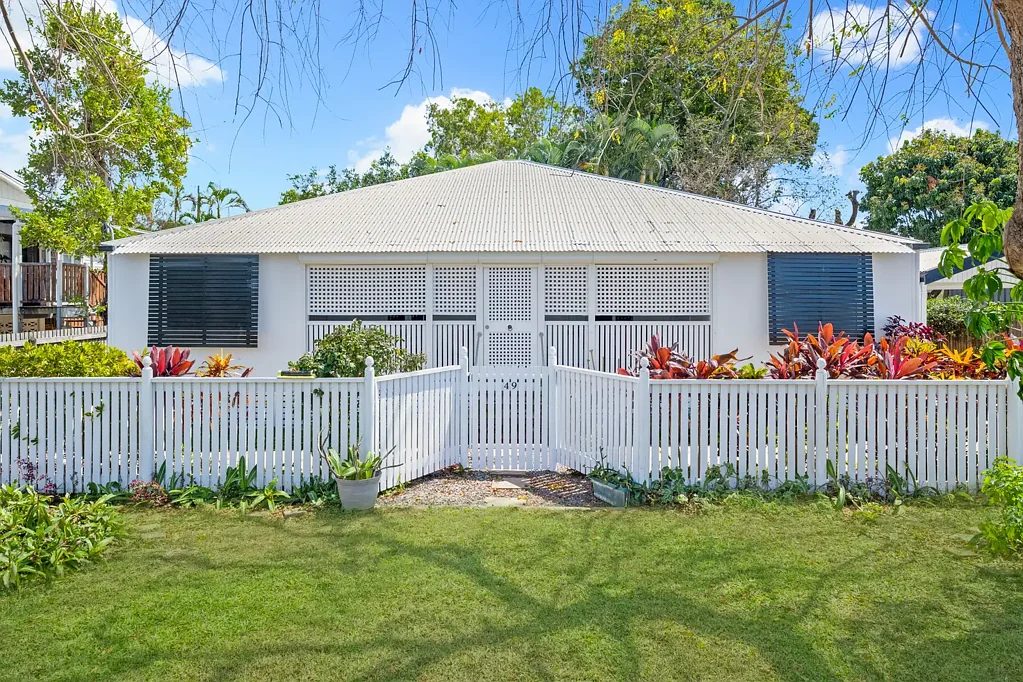Hermit Park 4房  Classic Queenslander Charm in Hermit Park