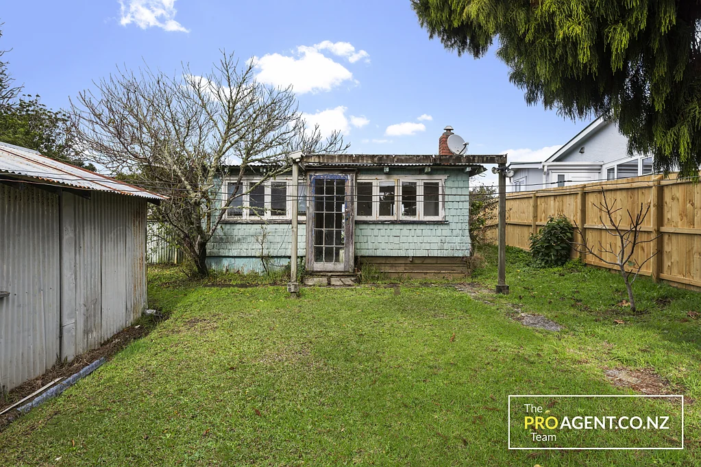77 Tane Road, Laingholm, Waitakere City, Auckland