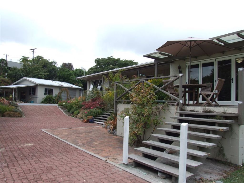 3 Titoki Avenue, Waipahihi, Taupo, 3 Bedrooms, 2 Bathrooms