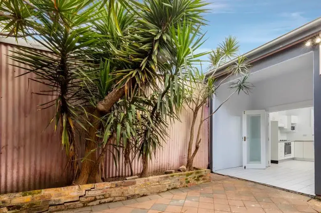 3 Bedroom terrace, 2 bathroom and courtyard