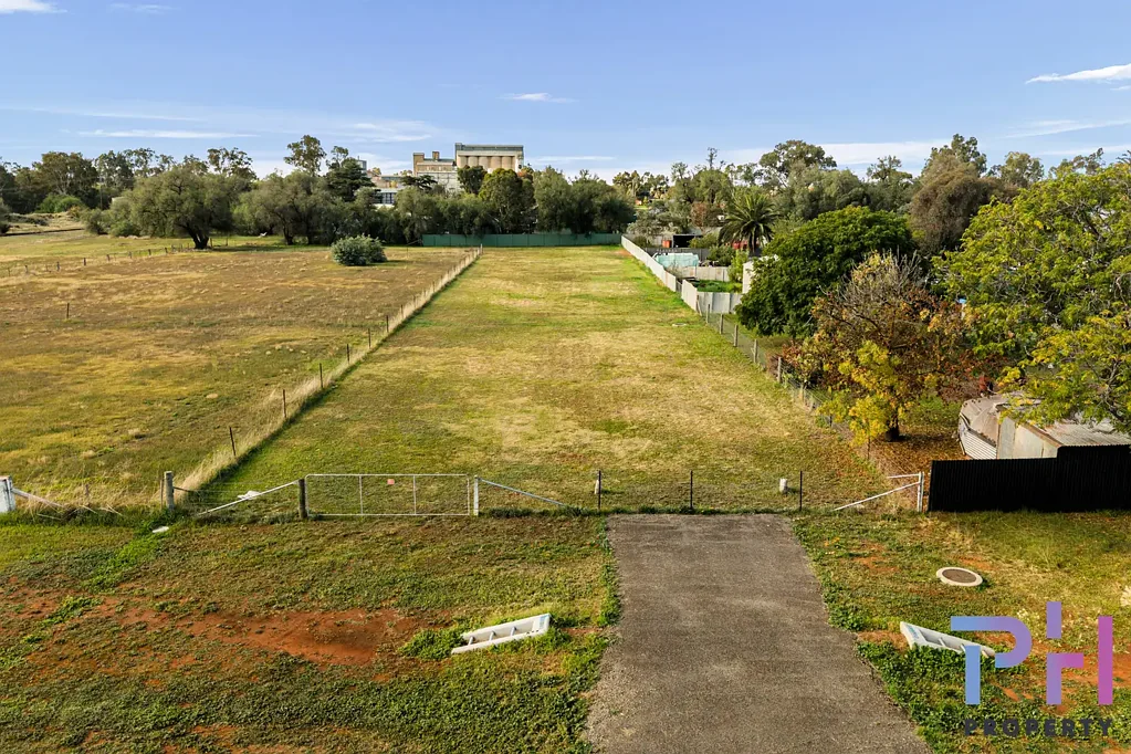 Bridgewater On Loddon  2,960SQM BLOCK - SHORT WALK TO TOWN AND THE LODDON RIVER!