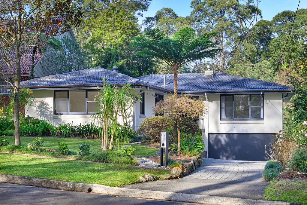 Wahroonga 5Phòng ngủ Impressively proportioned for ultimate family comfort - Walk to village and station