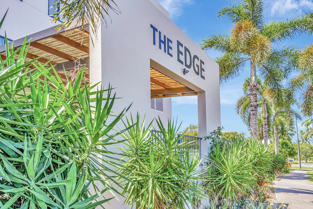 Cairns North 2Moenga Spacious 2 Bedroom City Fringe Apartment, One Block from the Esplanade