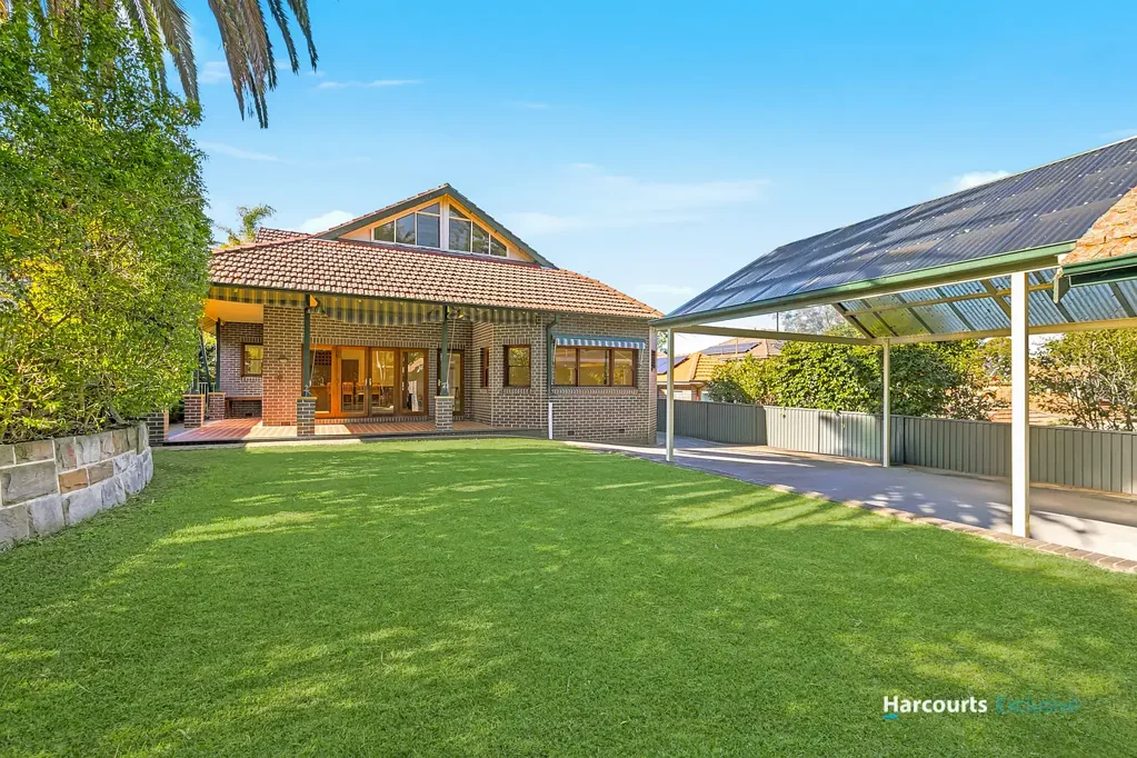 Sun filled Interiors & Entertainers Backyard!