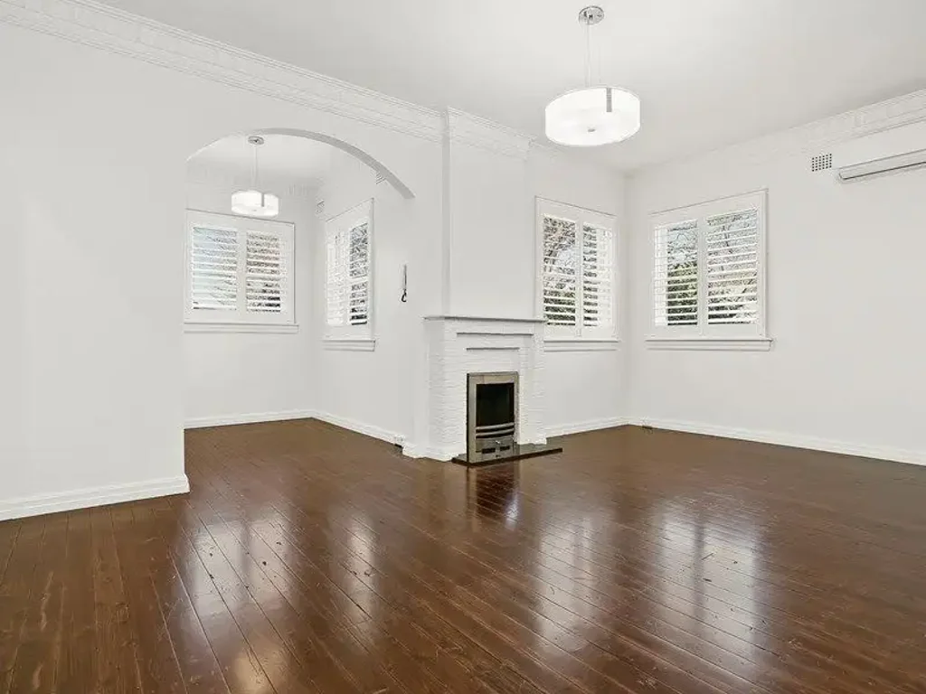 Large two bedroom apartment in Convenient Location