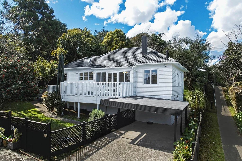 Epsom 3 Slaapkamer Private, Renovated & Full of Charm