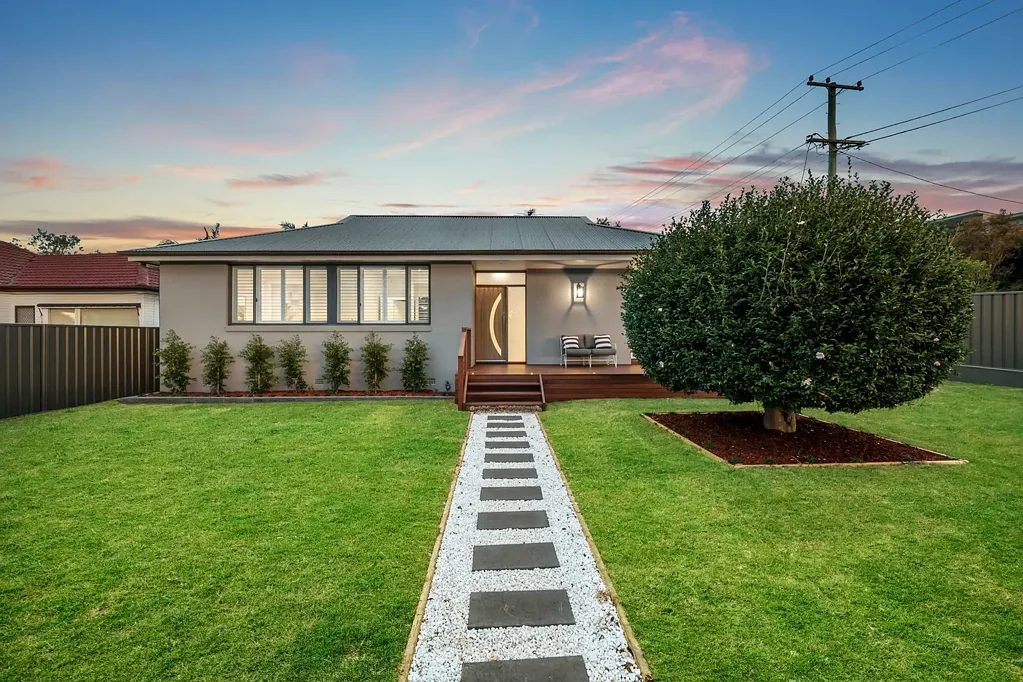 Valentine 4 Bedroom Sharp Renovation, Bonus Studio and a Location that Sells Itself