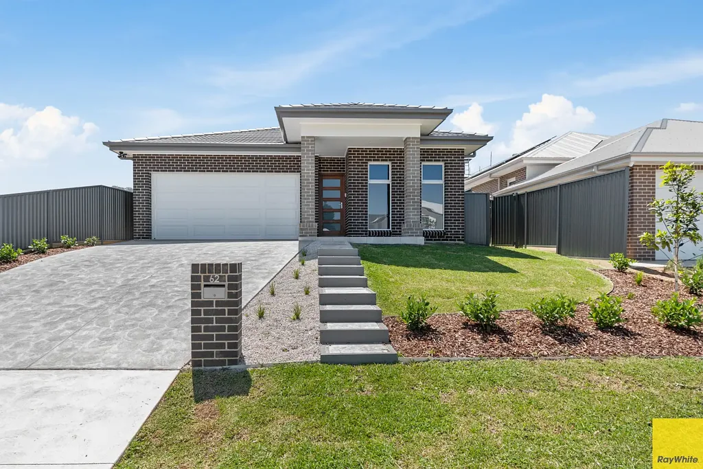 Contemporary Charm Meets Comfort in Calderwood Valley!