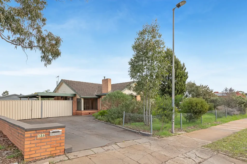 Elizabeth Park 3ਬੈੱਡਰੂਮ HUGE 846m²  CORNER ALLOTMENT