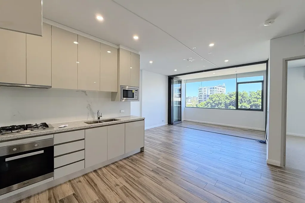 Nearly brand new one bedroom one study room & Super convenient location with access to everything