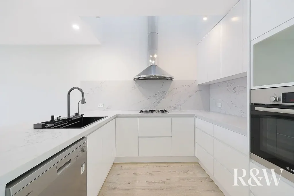 Stylish Sunlit Semi-Style Residence | Prime Crows Nest Location | Lifestyle & Convenience