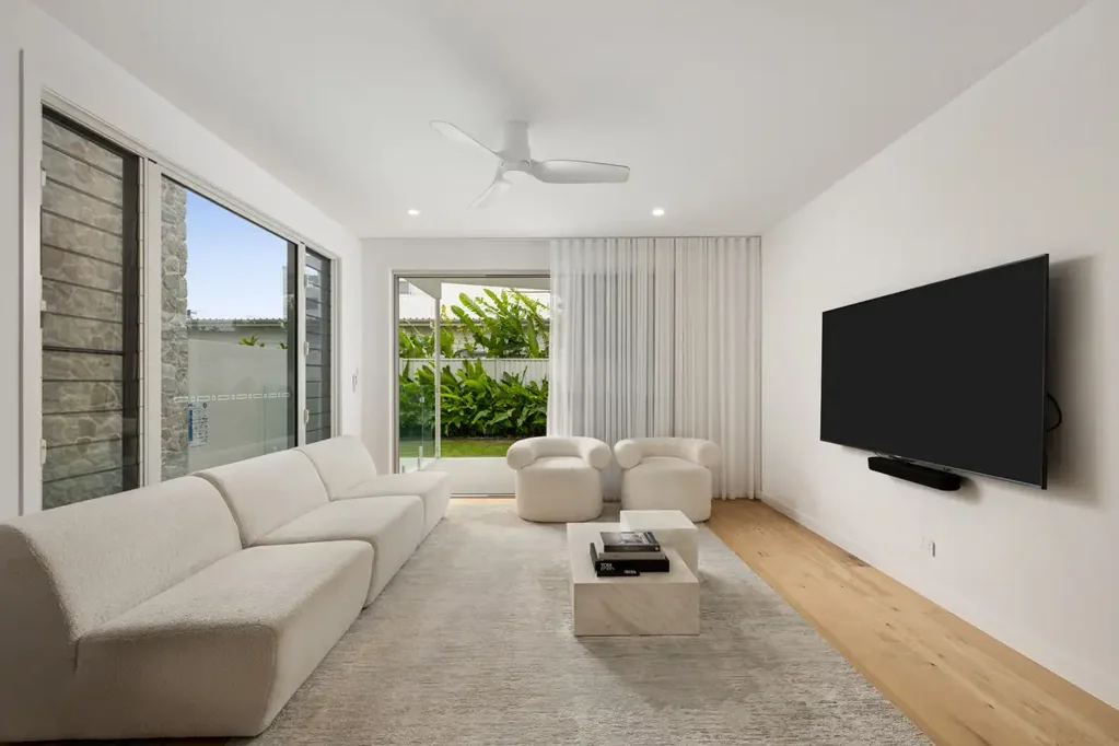 Warana 3chambre Timeless by design, effortless by nature and only moments from the sand.