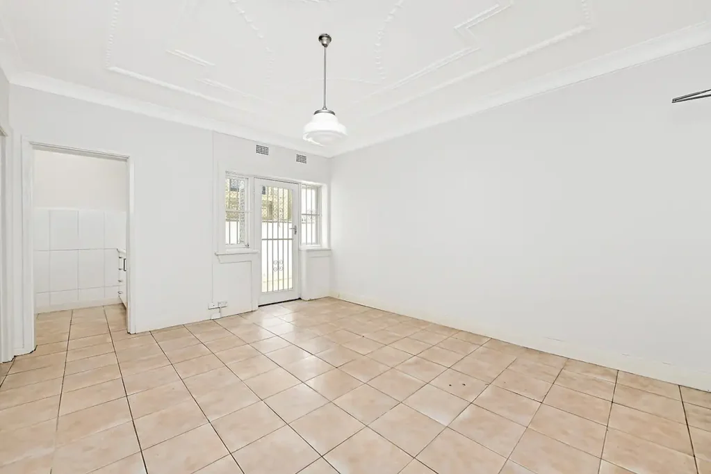 Stylish Potts Point Apartment with Courtyard