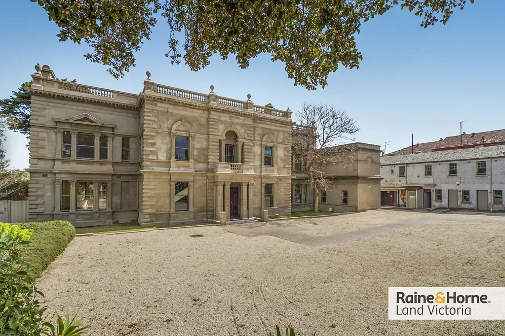 St Kilda 19ਬੈੱਡਰੂਮ "Eildon Mansion - A Landmark Renaissance Revival Estate on 2,203sqm in the Heart of St Kilda!