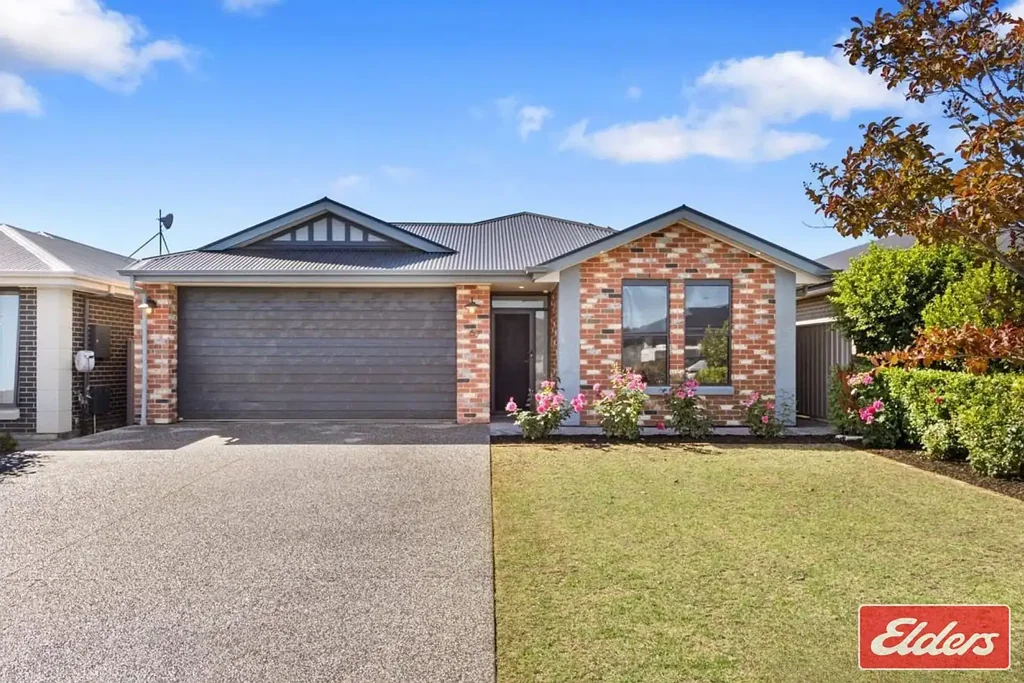 Stunning Modern 4 Bedroom Home!