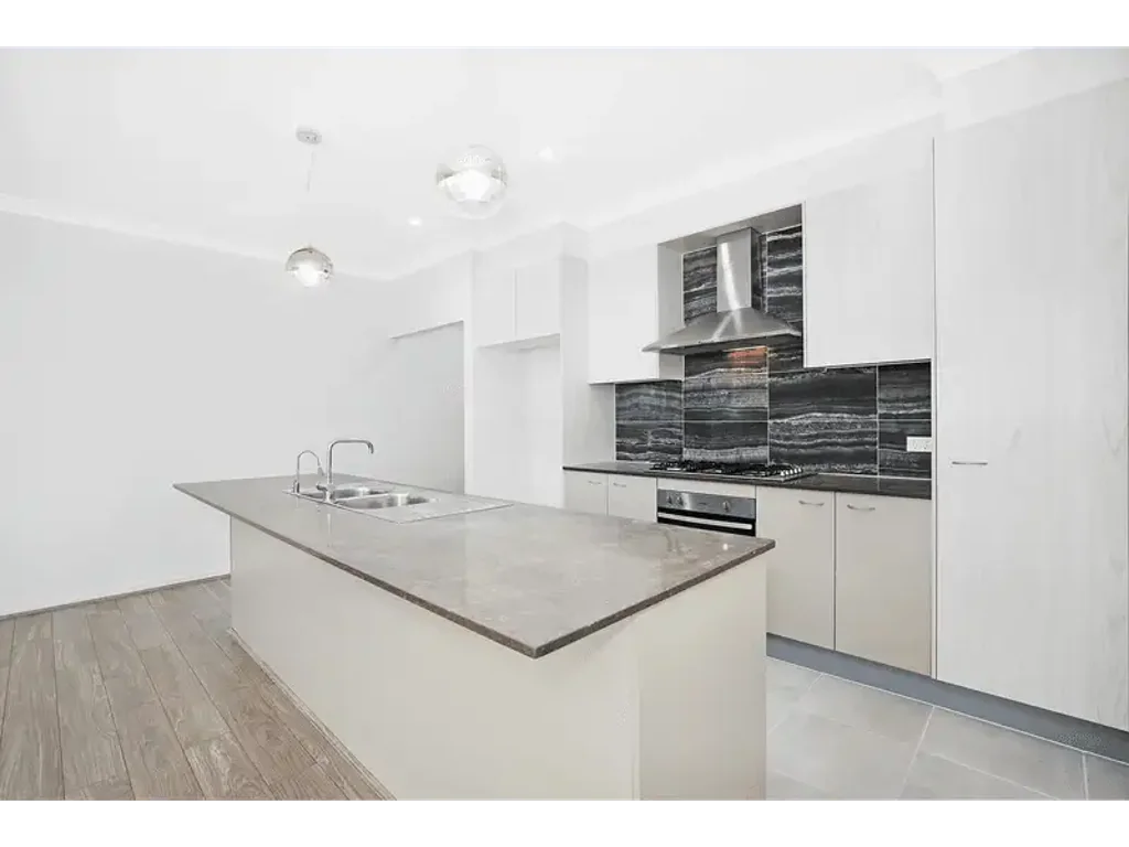 Modern Five Bedroom Family Home Within Riverbank Public School Catchment