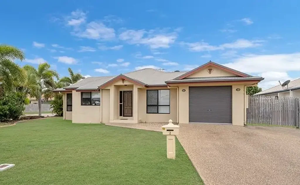 Comfortable Duplex in The Avenues!