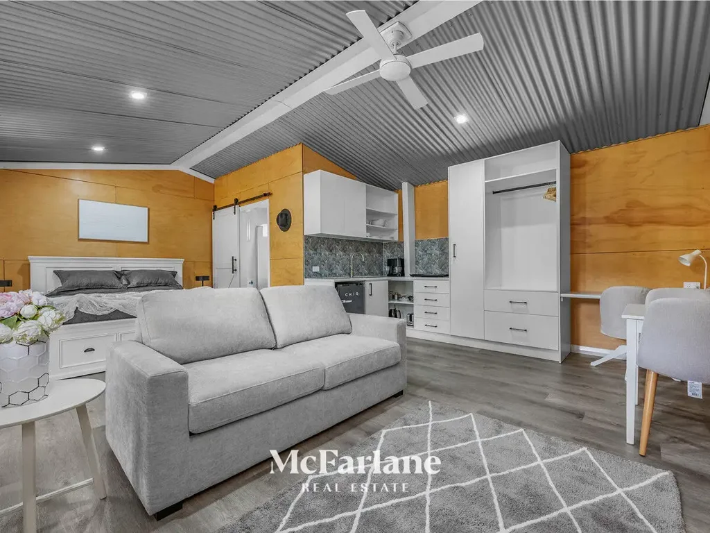 Welcome to  256B Lake Road, Glendale