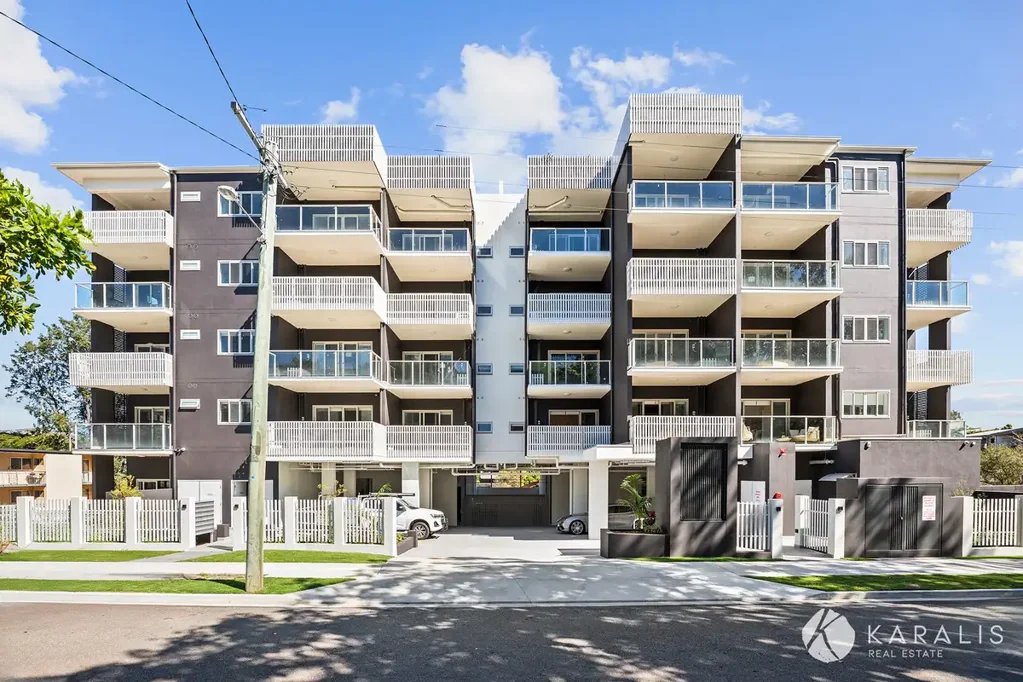 Level 3 with a View "Regent Towers" Brand New Top Notch Spacious One Bedroom Apartments