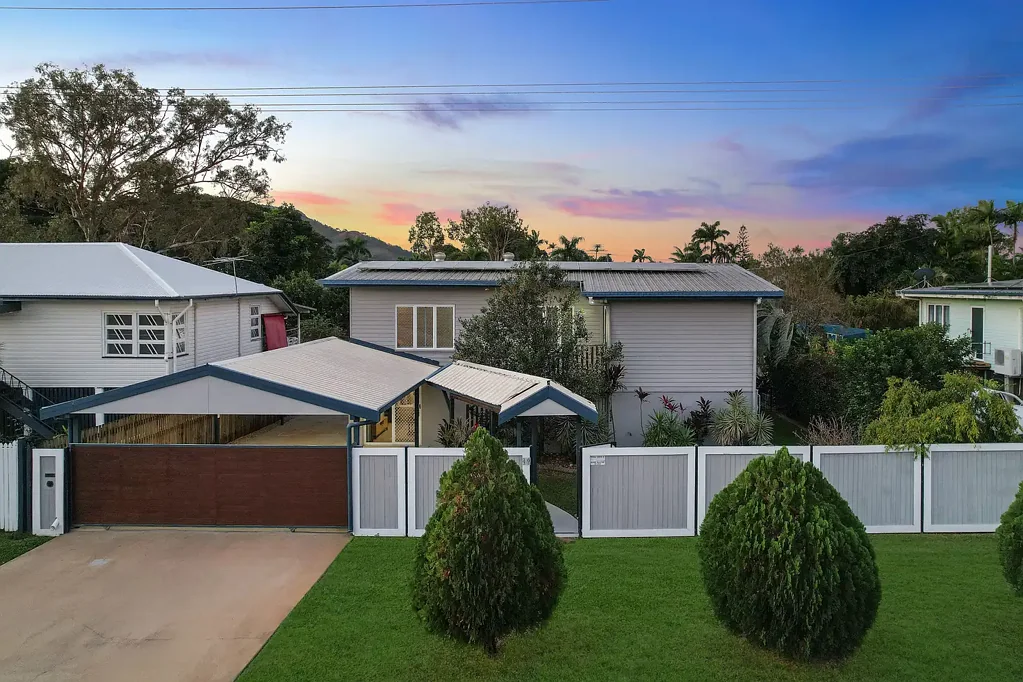 Hermit Park 3房  Effortless family living with room to entertain