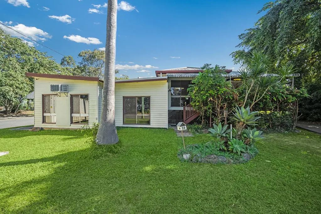 Deception Bay 2房  Prime corner block with waterfront proximity and development potential