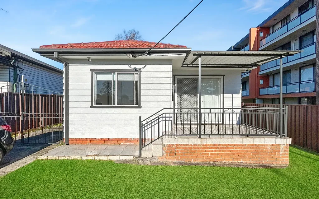 Merrylands 4ห้องนอน Modern Family Home in a Prime Location!