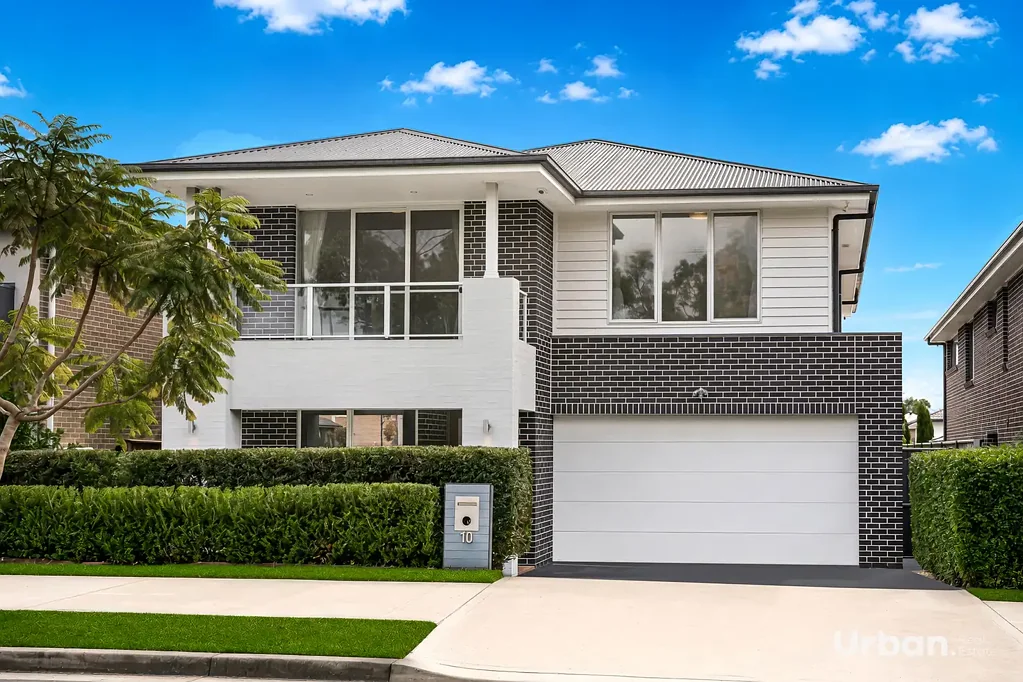 Colebee 4房 在Colebee顶级地段，享受带灌木景观的大家庭生活 Grand Family Living with Bushland Outlook in a Premium Colebee Setting