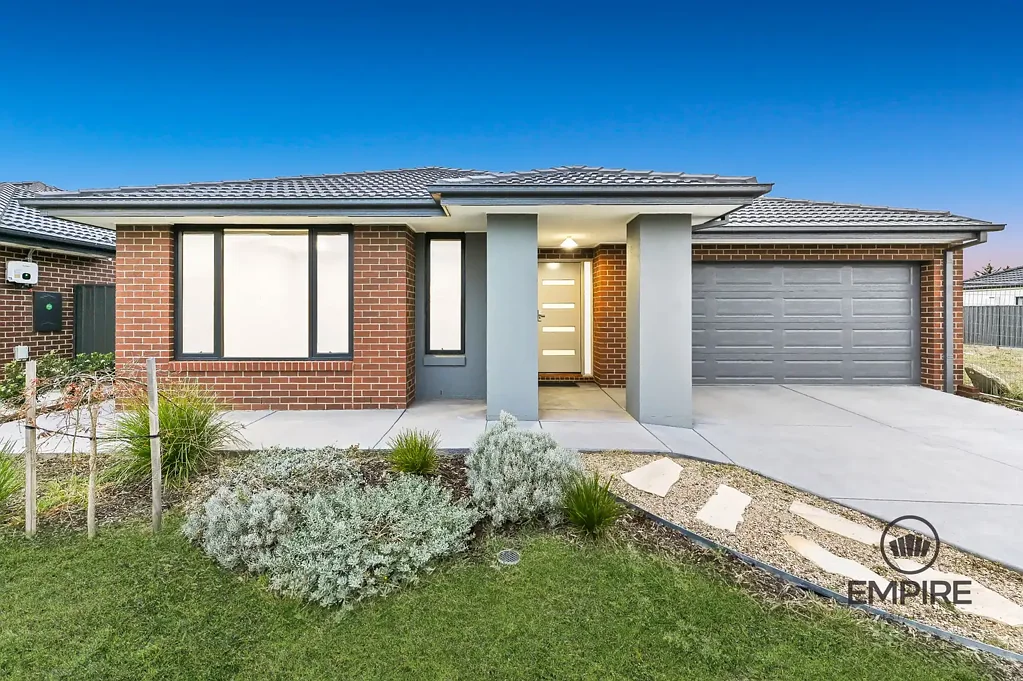 9 Pecan Gr, Clyde North, VIC 3978