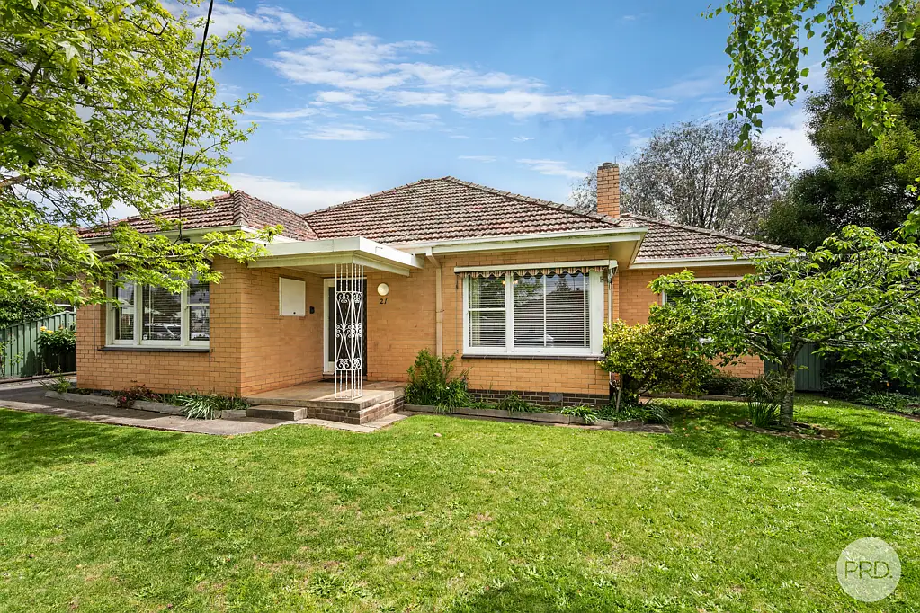 21 Lake Street, Wendouree, VIC 3355