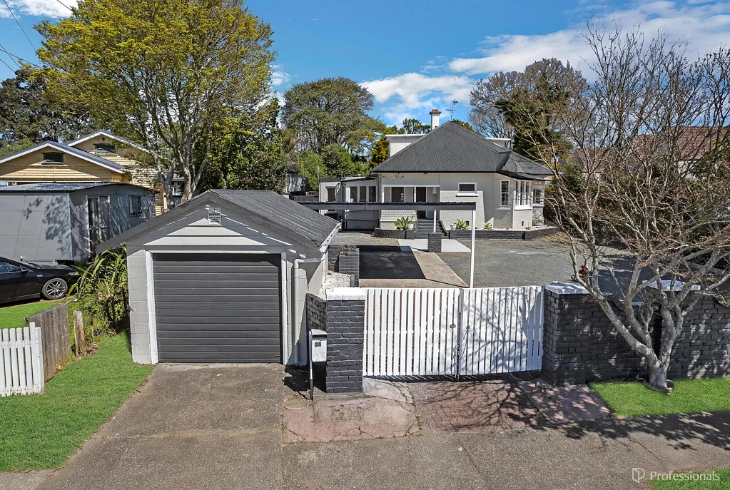 Mangere East 10침실 IMPRESSIVE IN SIZE, EXCEPTIONAL IN POTENTIAL