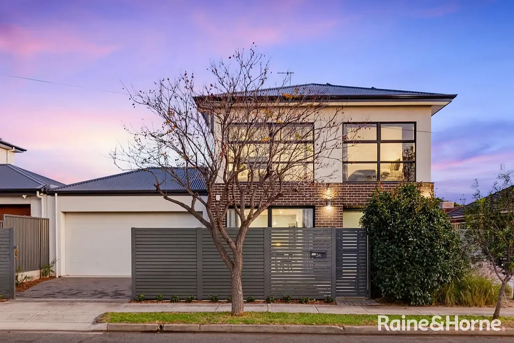 Edwardstown 3침실 A Stunning & Spacious Double Storey Home You'll Love Living In!