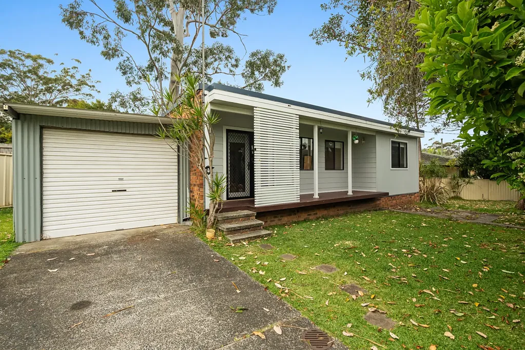 1 Jubilee Parade, Berkeley Vale, NSW 2261