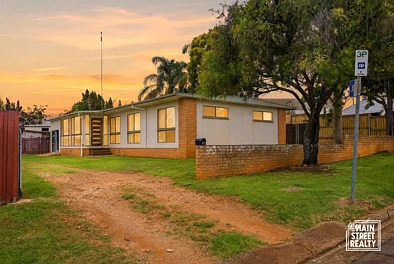 Yarraman 4ਬੈੱਡਰੂਮ Versatile Main Street Property – Live, Invest or Develop in the Heart of Yarraman