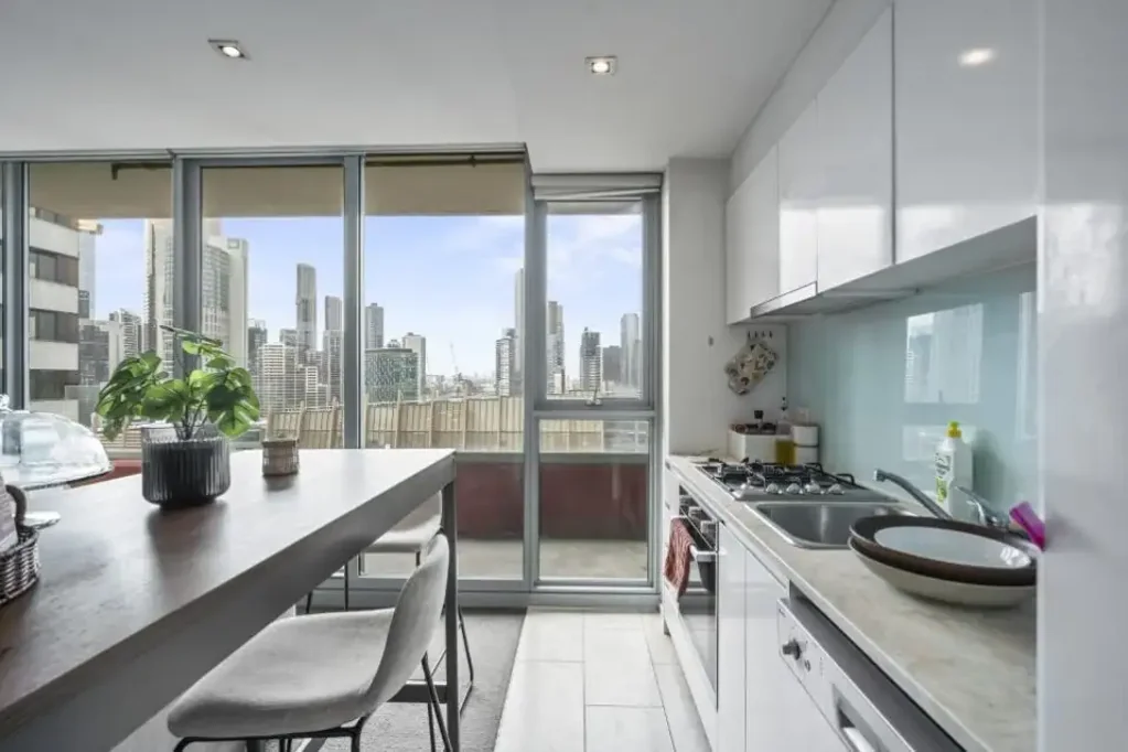 Modern 1-Bedroom Apartment in the Heart of Melbourne