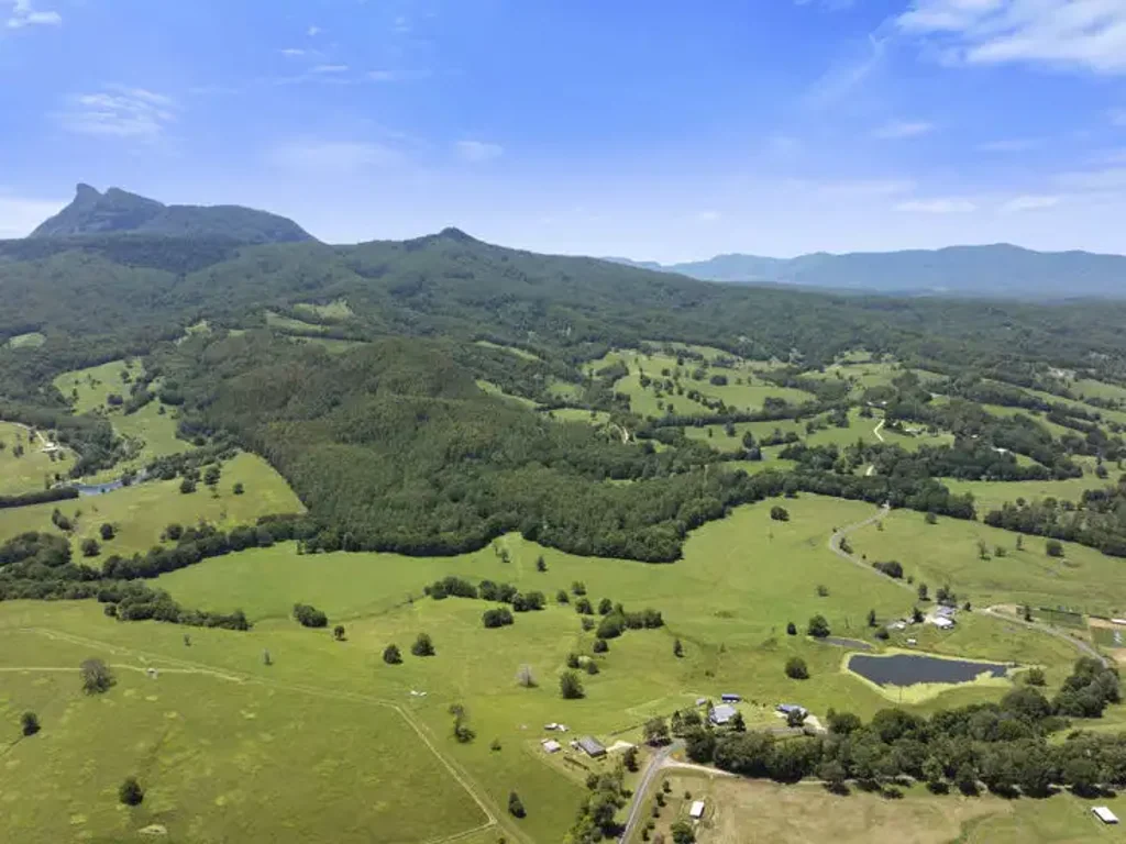 Pumpenbil  Water-Rich Rural Holding in the Heart of Brays Creek