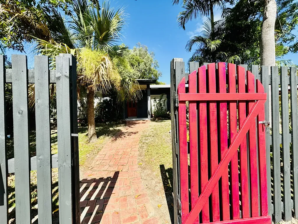 /// APPLICATION APPROVED //// BEAUTIFUL HOME IN A QUIET SAFE