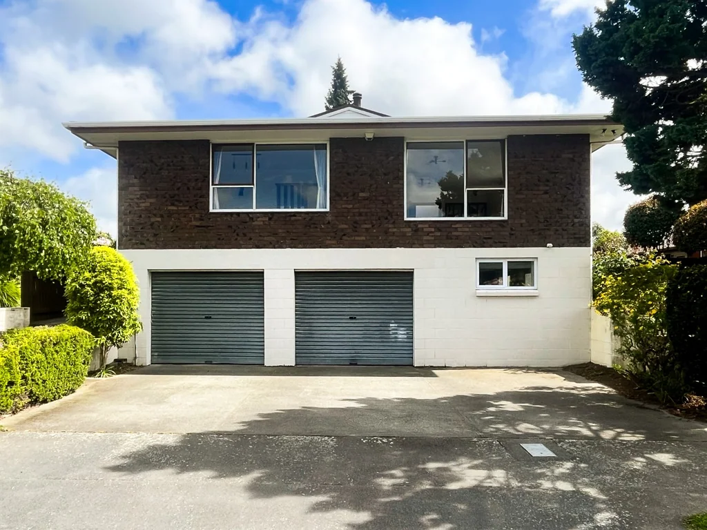 Large, Warm, 4 bedroom home with Studio!