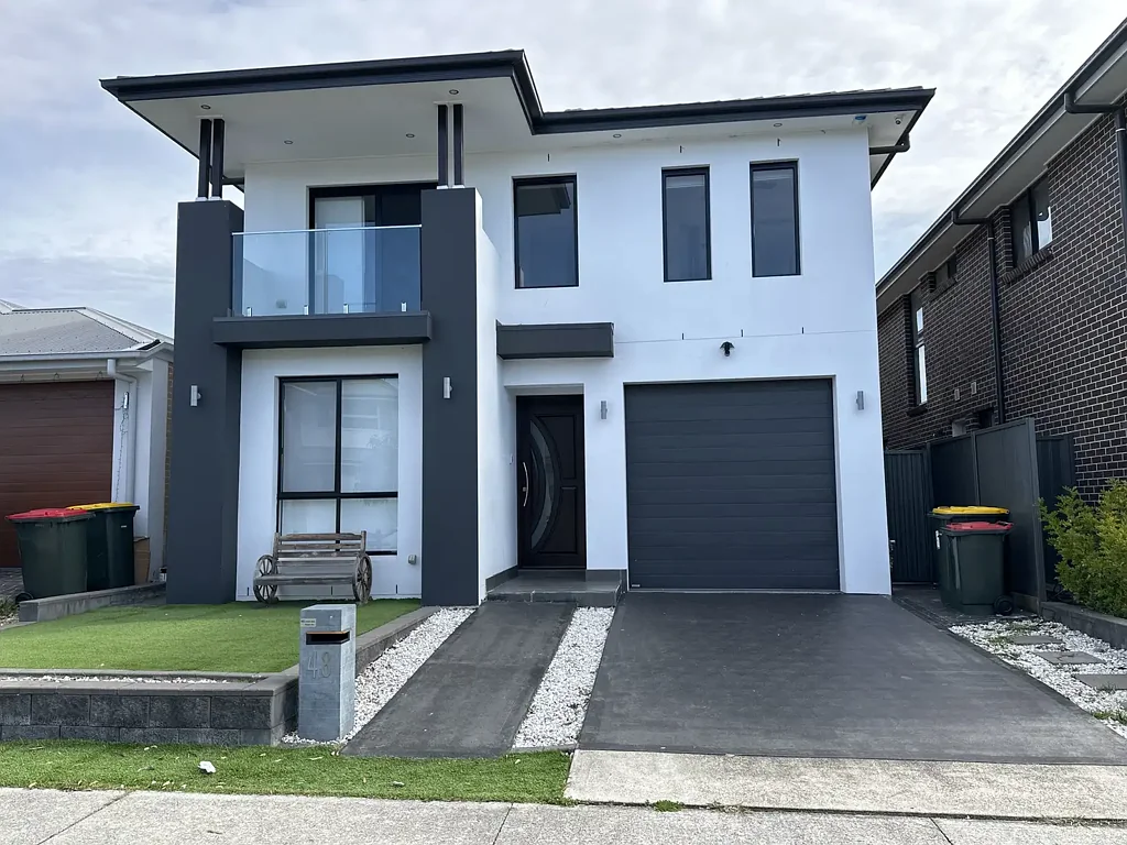 Beautiful 5-bedroom Family House in the heart of Elara for lease