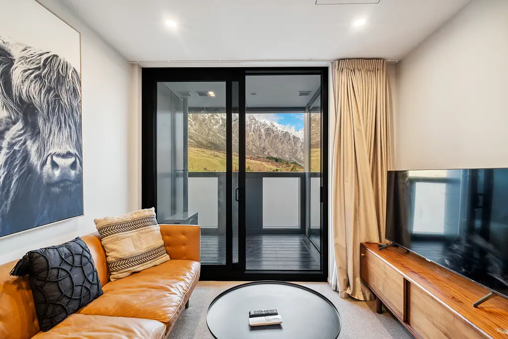 Frankton 1 Bedroom Immediate Possession with Remarkable Views!
