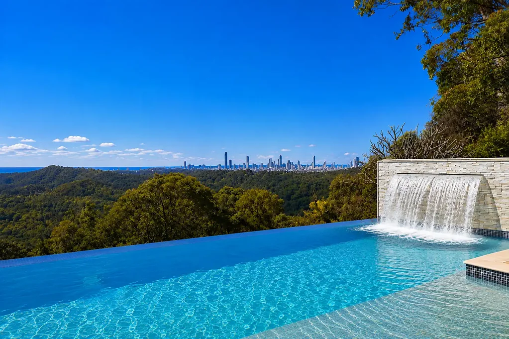 Tallai 4Kwarto Private Estate with 270 degree Views of the Skyline, Pacific Ocean and Mountain Ranges