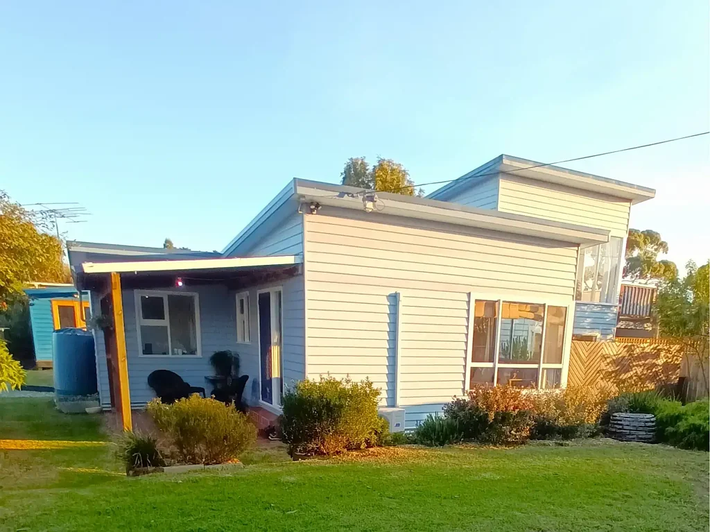 Dodges Ferry 4 Bedroom Sunny living at Southern Beaches!