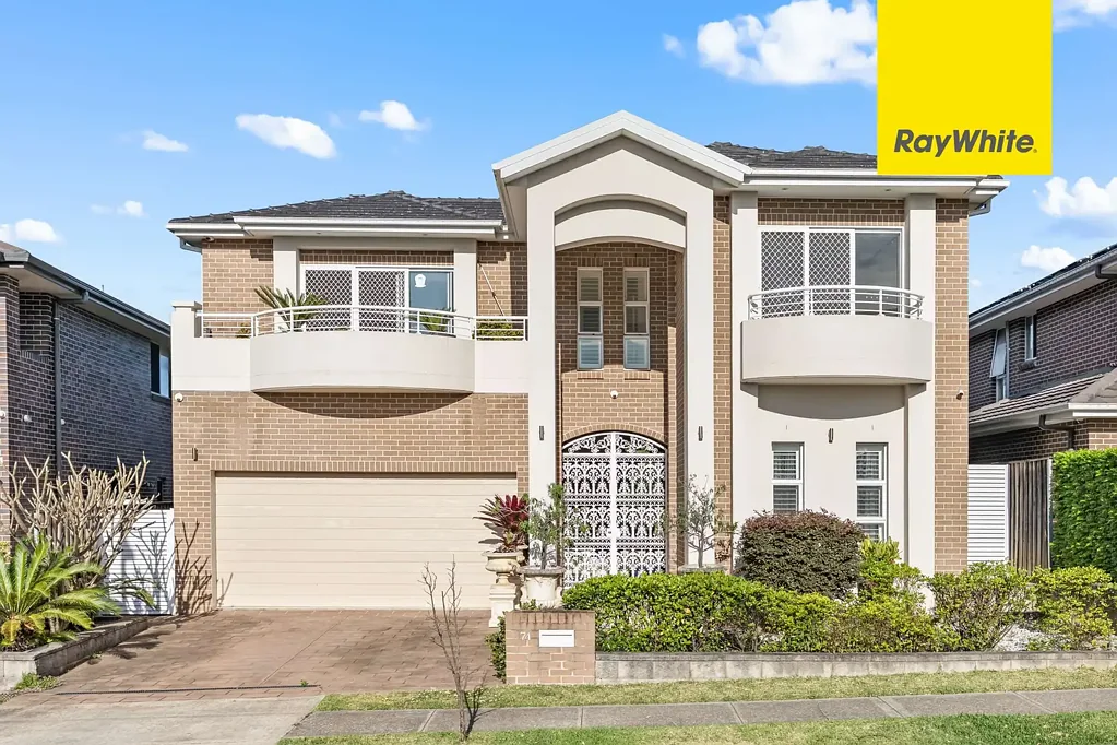 Lidcombe 5房 全砖豪宅 500㎡阔地 Tesla充电桩 Caesarstone厨岛 阳光满溢 多功能空间 舒适奢华 便利生活 ARCHITECTURALLY DESIGNED FULL-BRICK RESIDENCE SHOWCASING GRAND PROPORTIONS