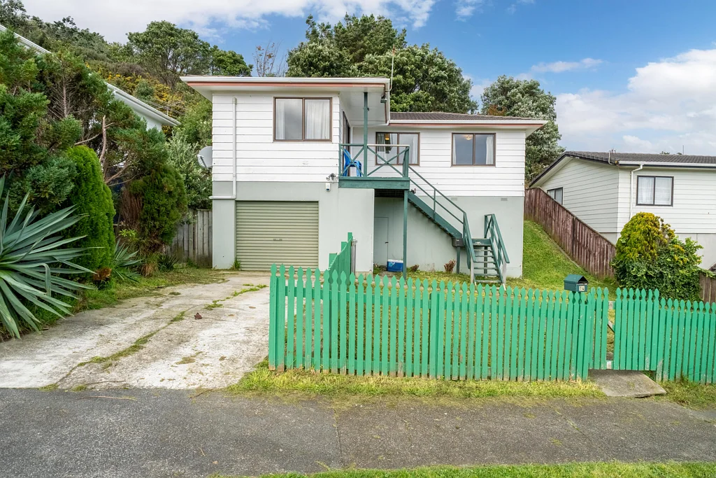 Waitangirua 3ห้องนอน Move in or Renovate