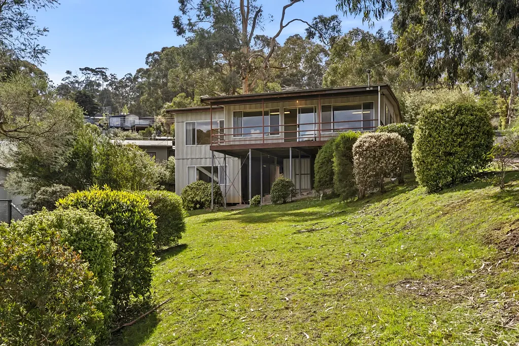 Lorne 4غرفة نوم A MUCH-LOVED OPPORTUNITY IN A LEAFY, CONVENIENT LOCATION