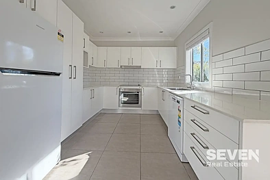 12A Burrabogee Road, Pendle Hill, NSW 2145, 2房, 1浴, House