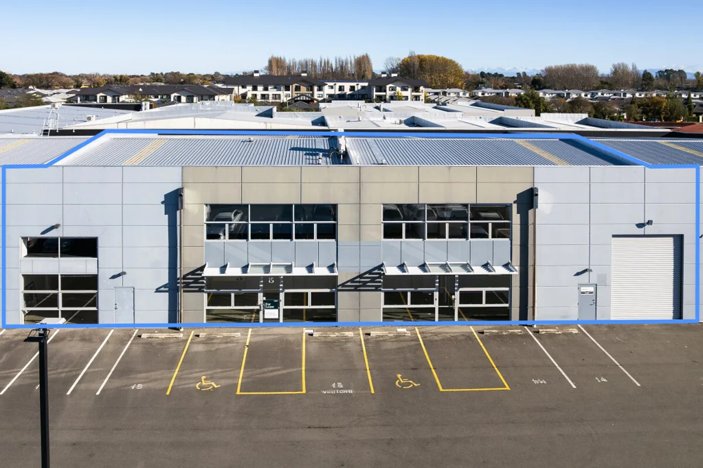 Casebrook Lavish Showroom & Warehouse with Vacant Possession