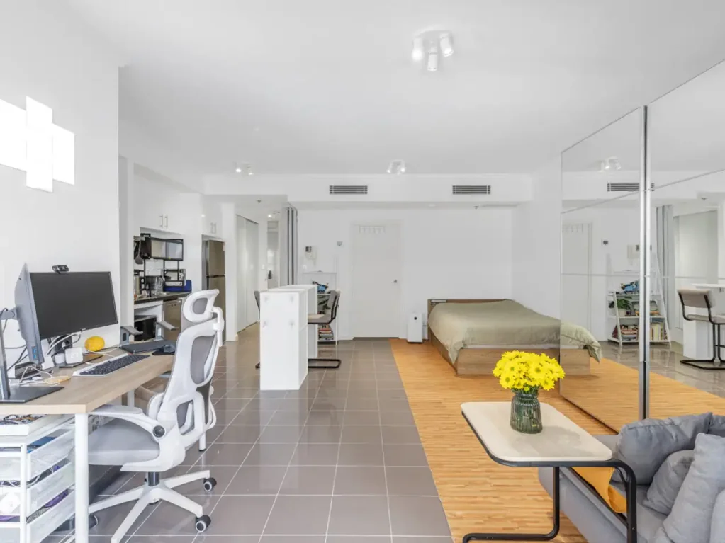 Sydney  City living: super sized studio in immaculate condition