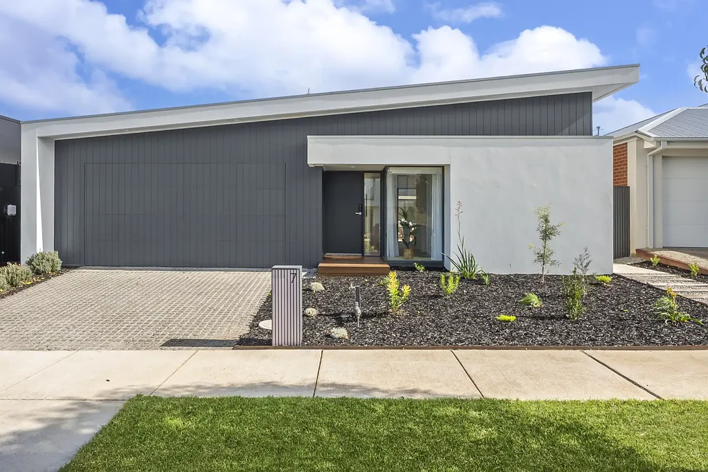 Highton 4Moenga Sophisticated Family Living