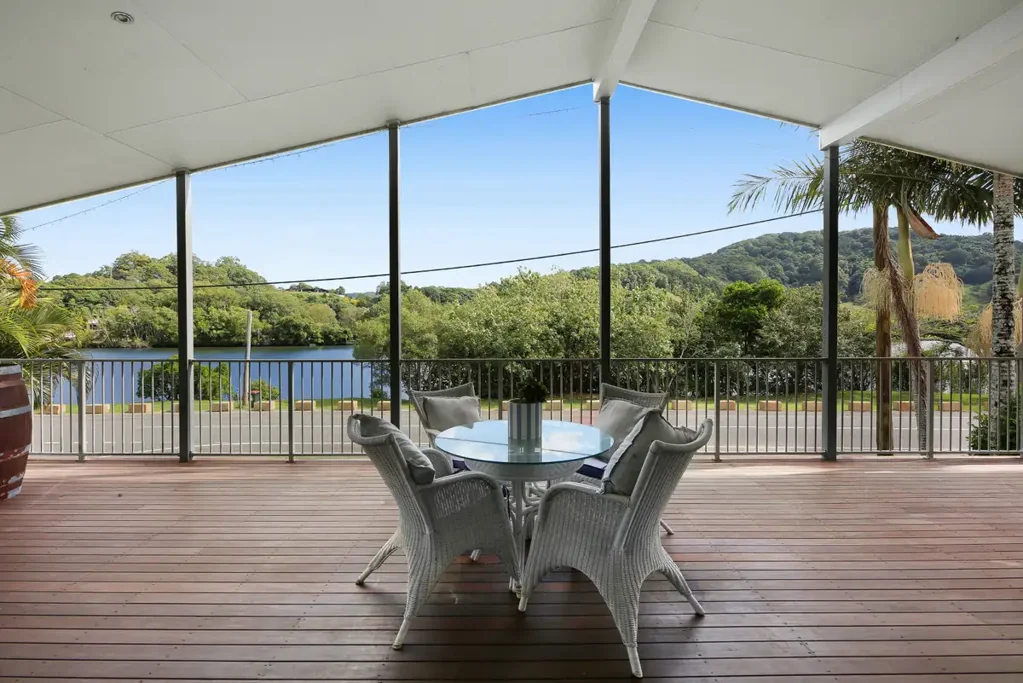 Tumbulgum 4房  Riverfront Living with Spectacular Hinterland Views