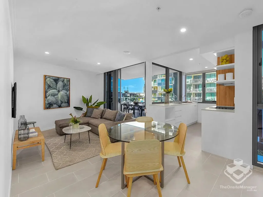 Modern Apartment in the heart of Newstead ($860 p/w, 12mths) Avail 10/9